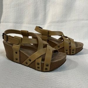 diba true / strapped studded heels tan and brown size 7 womens